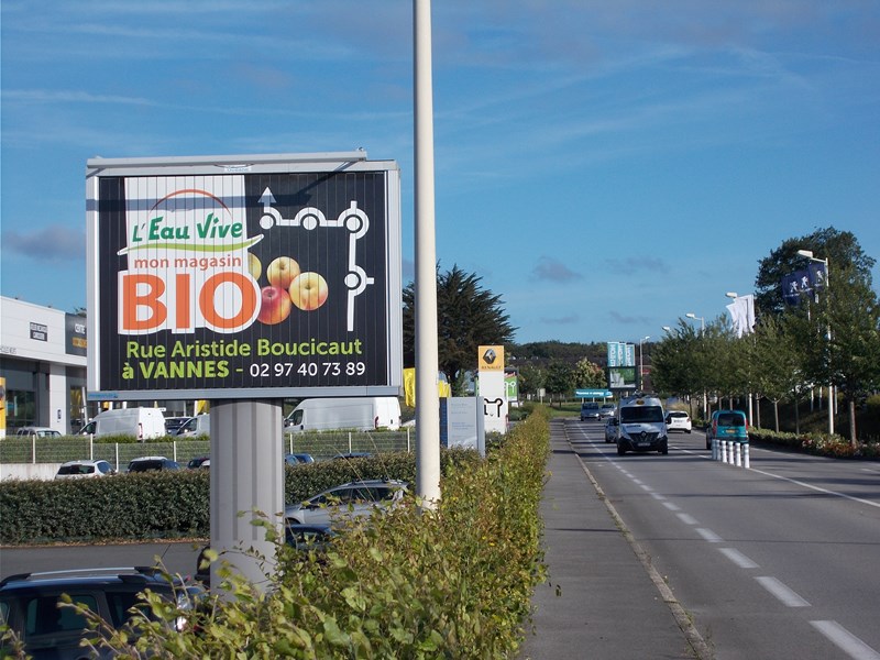 Enseignes et panneaux d'affichage à usage publicitaire